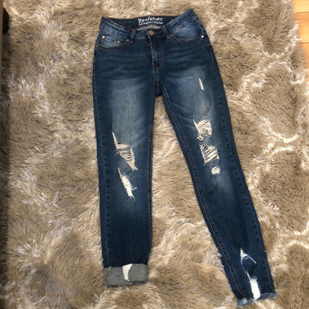 Denim Jeans / Ripped Leg